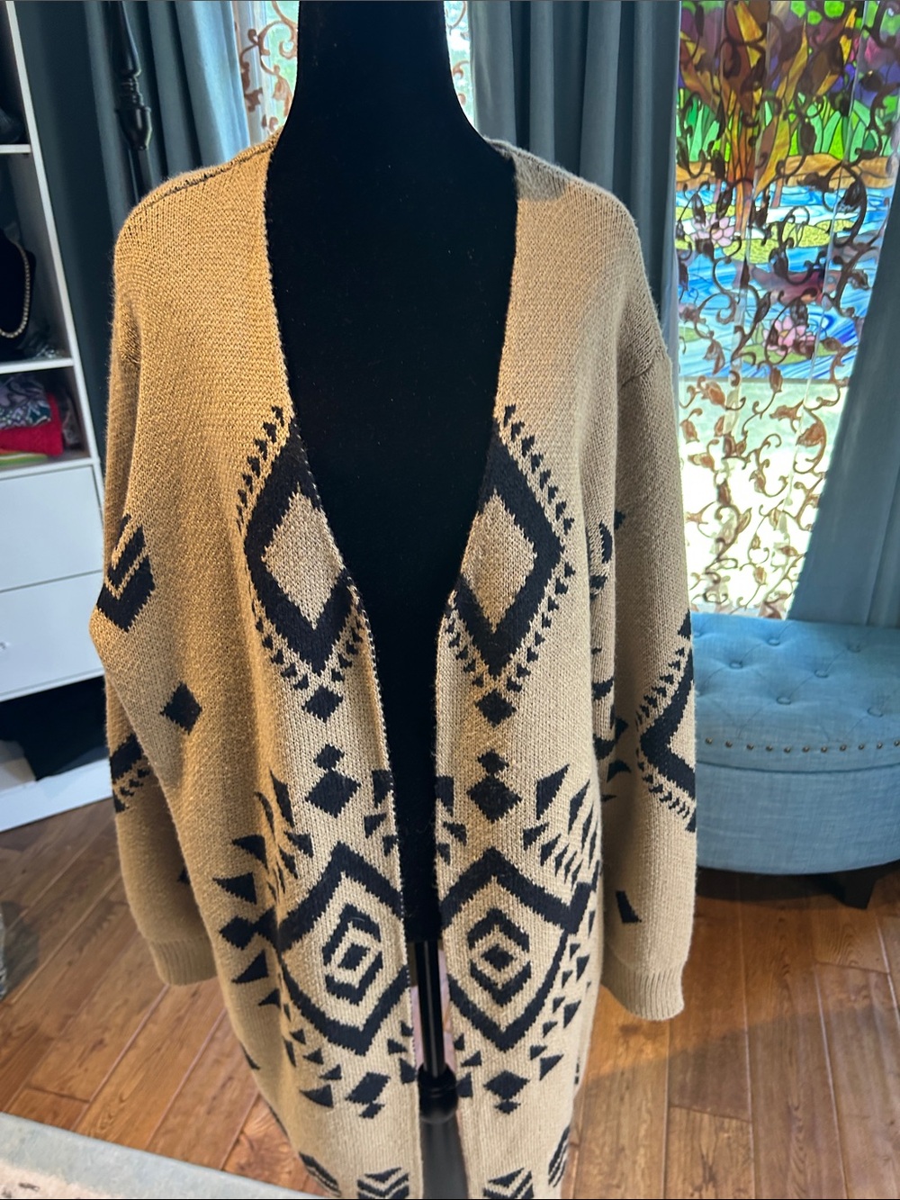 Geometric Open-Front Cardigan Sweater in Tan and Black